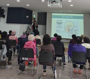 강서구, 7~9일 치매안심센터서 ‘치아는 튼튼하게, 치매는 잘근잘근’ 구강건강교실 운영…어르신 150명 대상 씹는 힘·뇌 건강 함께 챙긴다