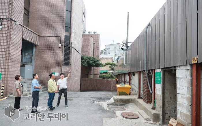 [코리안투데이] 전통시장 상인들과 소통하는 김정식 미추홀구청장 © 김미희 기자
