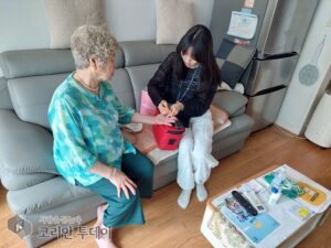 トンチュン2洞、脆弱層の高齢者20世帯に「健康セット」訪問支援