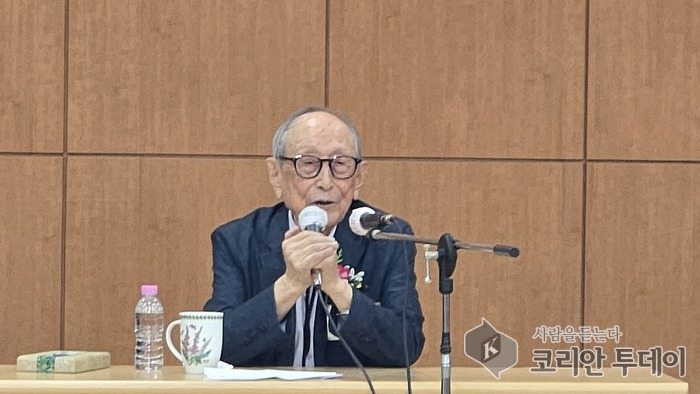 Professor Kim Hyung-suk lecture on AI and literature