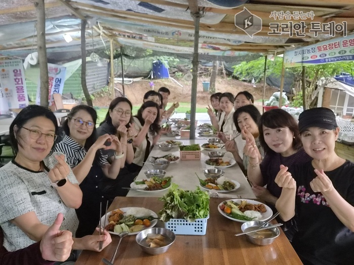 [코리안투데이] 청시회협동조합, 하남시 다함께돌봄센터 및 학교돌봄터와 아동돌봄 교육 업무협약 체결 후 친환경 점심 식사 모습 © 백창희 기자