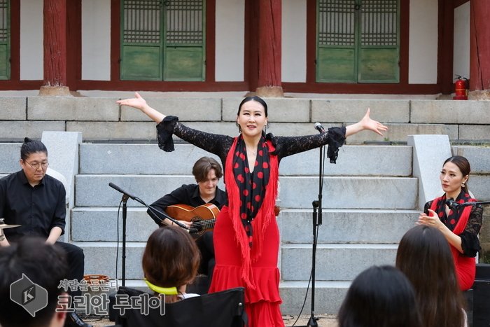 [The Korean Today] 仁川郷校ピョルビッ小さな音楽会のフラメンコ公演の様子 © キム・ミヒ記者