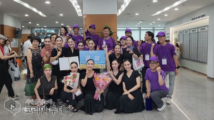 Concurso Cultural de Autonomía Ciudadana de Yongin: El Equipo de Danza Janggu del Centro Administrativo de Bojeong-dong Gana la Medalla de Oro