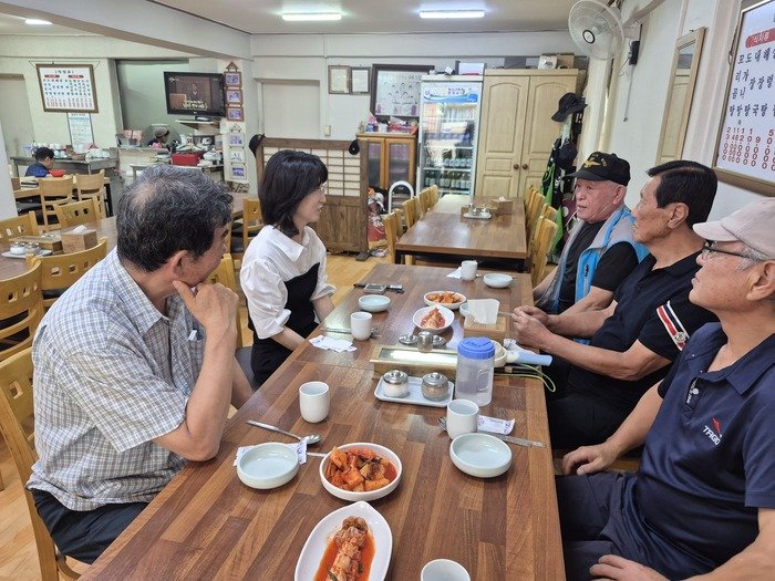 Sesión de entrenamiento del equipo de Pequeñas Ligas de Namdong-gu