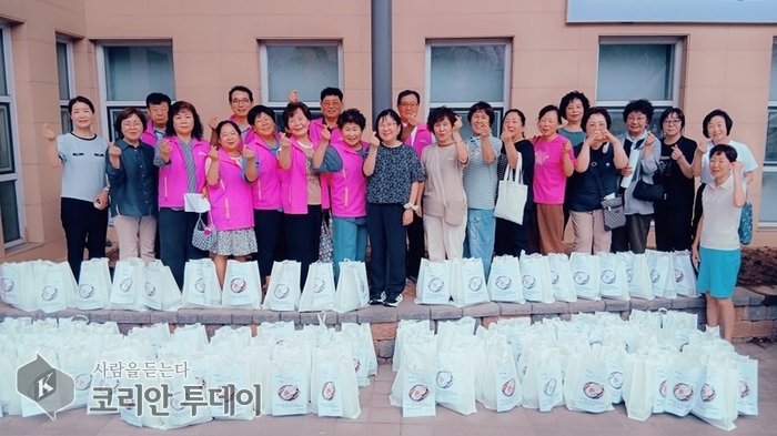 [The Korean Today] Chương trình chia sẻ gà hầm sâm vượt hè khỏe mạnh của phường Dohwa 2·3 © Phóng viên Kim Mi-hee