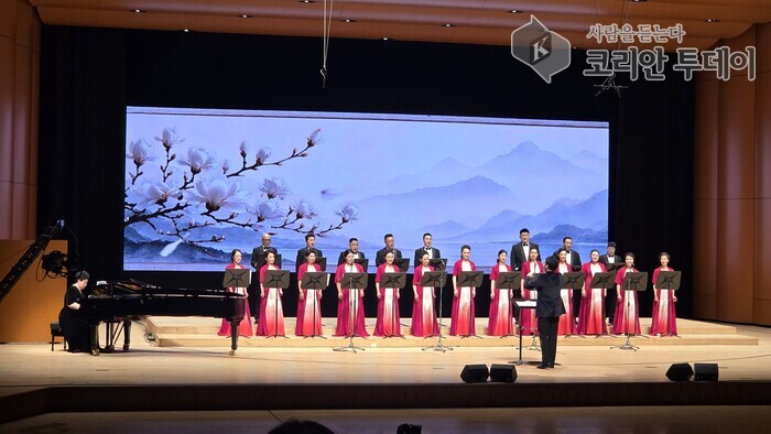 [ 코리안투데이] 图片：辽宁之花合唱团演唱韩国歌曲《목련화》 © 박수진 기자