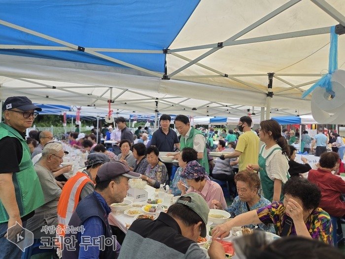 [The Korean Today] Tiệc kính lão đón ngày Chobok của Hội Phụ nữ Saemaul phường Songhyeon 3-dong © Phóng viên Kim Mi-hee