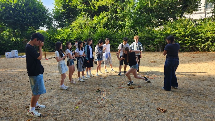 [코리안투데이] (사진) 구로구 청소년대표단이 이씨레물리노시 청소년들과 문화교류 활동에 참여하고 있다. © 박수진 기자