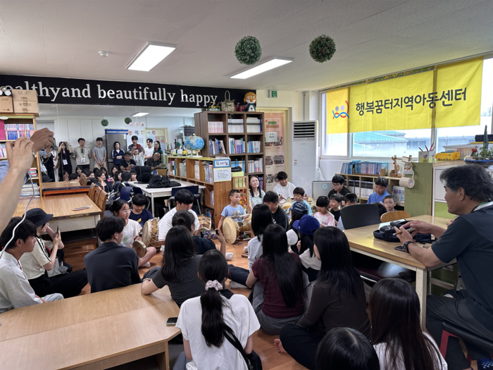 [코리안투데이] 행복꿈터지역아동센터 사물놀이 공연 © 이선영 기자