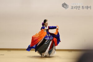 K궁중한복 김영자 원장, 국회 광복 81주년 한복문화대전 개최…이선희 원장 특별 춤 무대 눈길