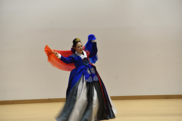 K궁중한복 김영자 원장, 국회 광복 81주년 한복문화대전 개최…이선희 원장 특별 춤 무대 눈길