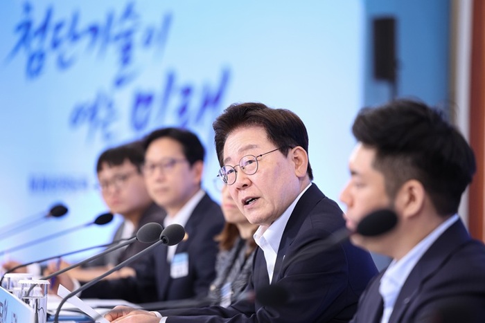 [코리안투데이] 참고자료 AI 로봇으로 미래 국방 혁신 이끈다 © 장형임 기자