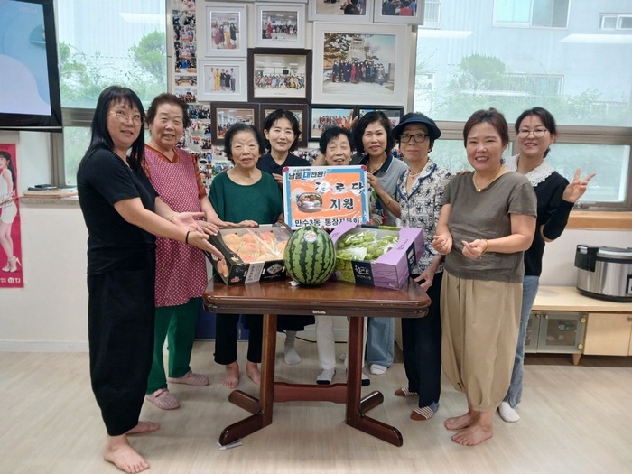 滿水3洞通長自律會捐贈水果予長者活動中心 溫暖人心