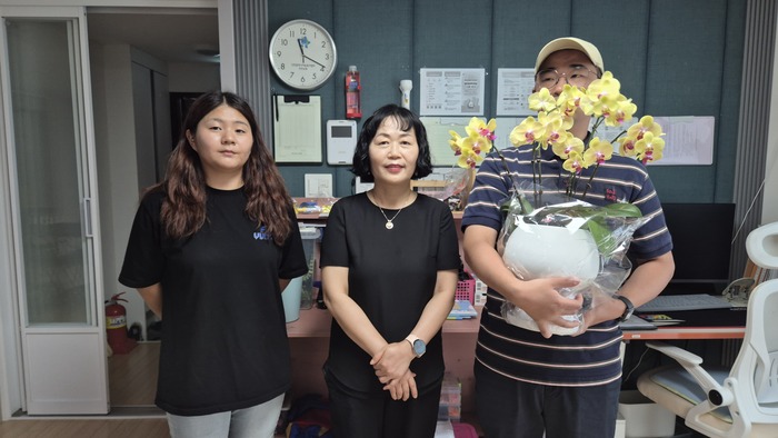 ‘축하를 나눔으로’구월2동, 지역아동센터에 꽃 화분 전달 (사진 제공: 남동구청)