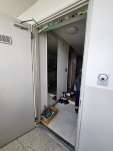 논현고잔동, 통합돌봄 대상 가구‘현관 방충망 설치’지원