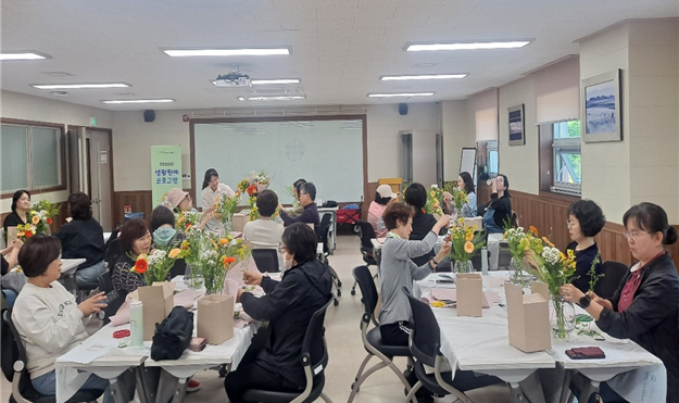 [코리안투데이] A terrarium workshop at the Incheon Agricultural Technology Center's home gardening program © 장형임 기자