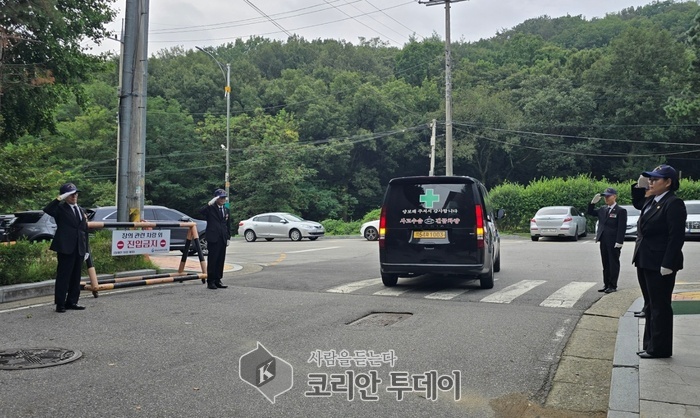 [코리안투데이] 마루공원서 단체 조문·발인행사…하남호국봉사회가 고인의 존엄한 마지막 길 함께하는 모습 © 백창희 기자