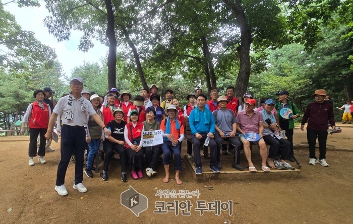 [The Korean Today] About 100 residents and public officials walked together along Hanam’s Deokpunggol Trail, highlighting a local community connected 