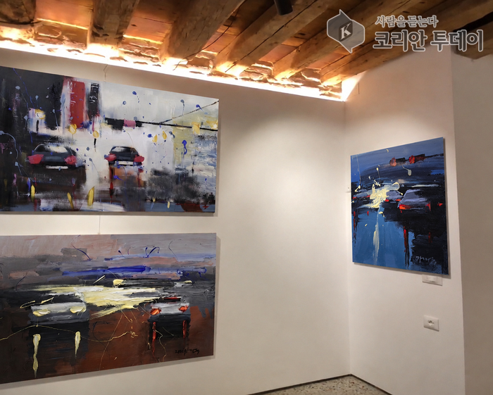 강경록 작가, 베니스 ‘도시이야기展’ 성료…“흔들리지 않는 고목 같은 작가로”