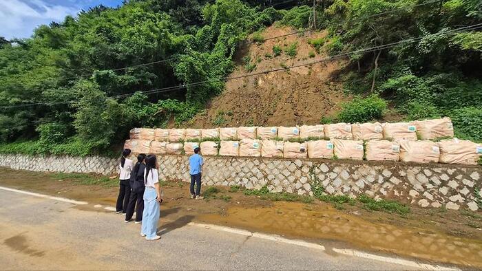 [코리안투데이] Inspection de sécurité sur le terrain d'un secteur vulnérable à pente abrupte de Ganghwa-gun © 장형임 기자