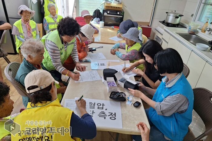 [The Korean Today] Hiện trường khám chữa bệnh miễn phí tại đảo Seungbongdo © Phóng viên Kim Mi-hee