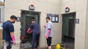 제물포구, 추석 앞두고 월미도·신포시장 등 공중화장실 12곳 대청소