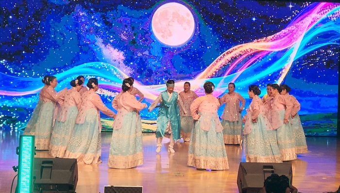 [코리안투데이] (사진) Congratulatory performance 'Let the Boat Sail' by the Songhwagang Senior Arts Troupe © 박수진 기자