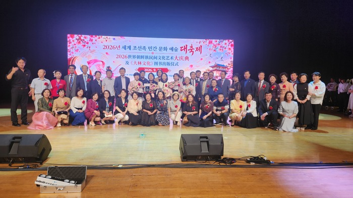 [코리안투데이] (사진) Commemorative group photo of event participants © 박수진 기자