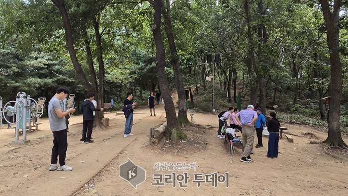 [코리안투데이] 덕풍골을 중심으로 환경정화 및 주민 소통을 나누는 덕풍골지킴회 모습 © 백창희 기자
