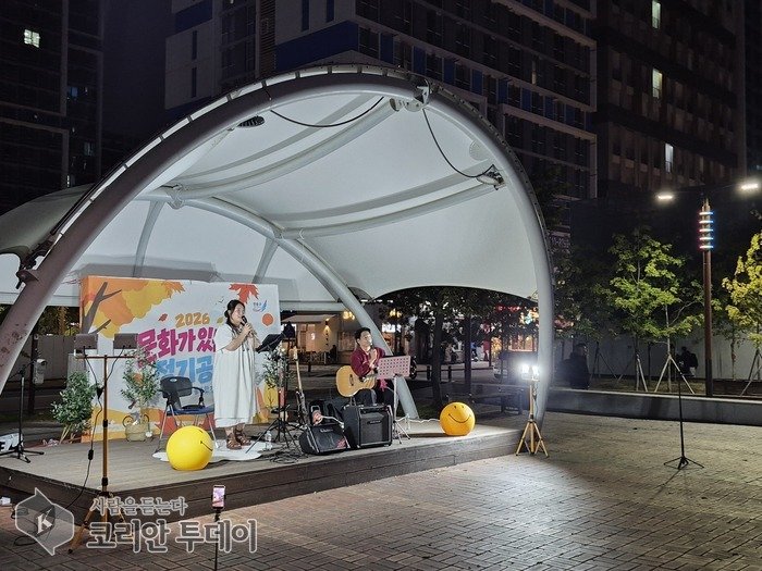 [코리안투데이] '수요일, 우리 동네 한 정거장' 첫 공연 현장 © 김미희 기자