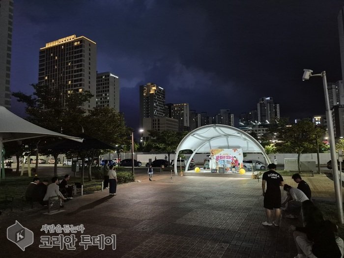 [코리안투데이] 별빛광장 첫 공연 '멜로드라마' 무대 © 김미희 기자