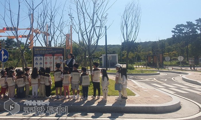 永宗区在安养谷儿童交通公园开展体验式交通安全教育