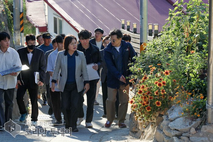 Son Hwa-jeong, Head of Yeongjong-gu, Inspects Somuuido Happy Village Improvement Project