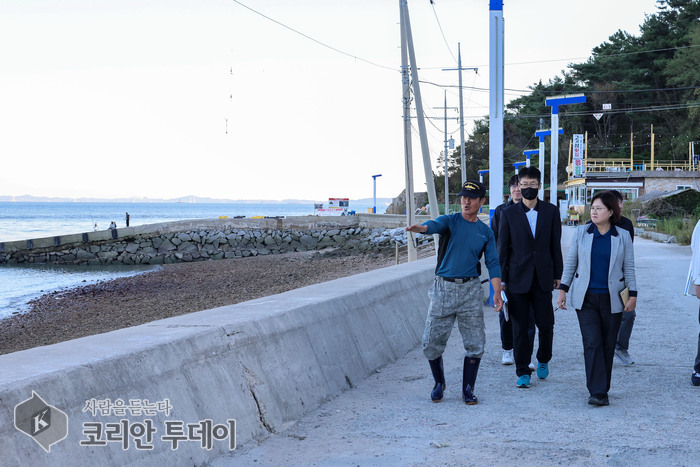 [코리안투데이] 소무의도 행복마을 가꿈사업 대상지 점검 © 김미희 기자