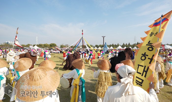 ภายในสองวัน เทศกาลวัฒนธรรมนึงฮอแดมีผู้เข้าชมกว่า 120,000 คน