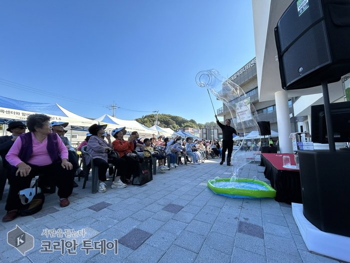 [The Korean Today] 'Yongyu-dong Happy Masil' held in the front yard of the Yongyu Community Complex © Reporter Kim Mi-hee