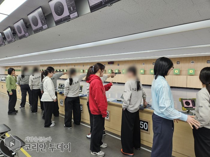 [코리안투데이] 관교여자중학교 사격부 장학금 전달 © 김미희 기자