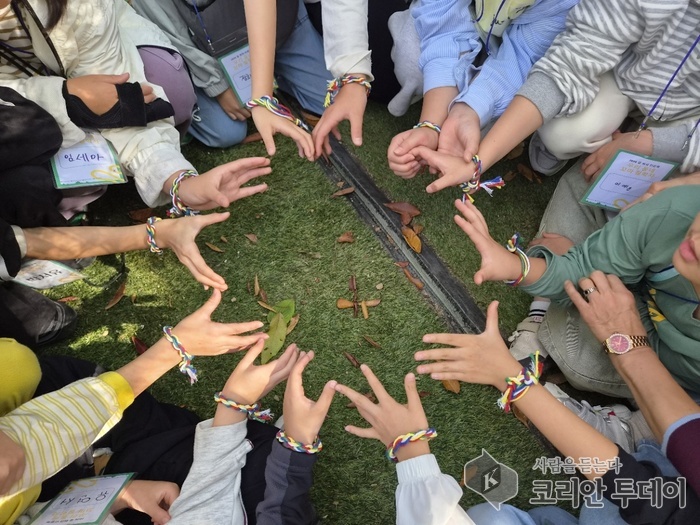 [코리안투데이] 청시회 체험학습 농장 견학 및 소원팔찌 만들기 참여 © 백창희 기자