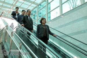 Escalator opens at Exit 2 of Unseo Station, easing stair burden for AREX passengers