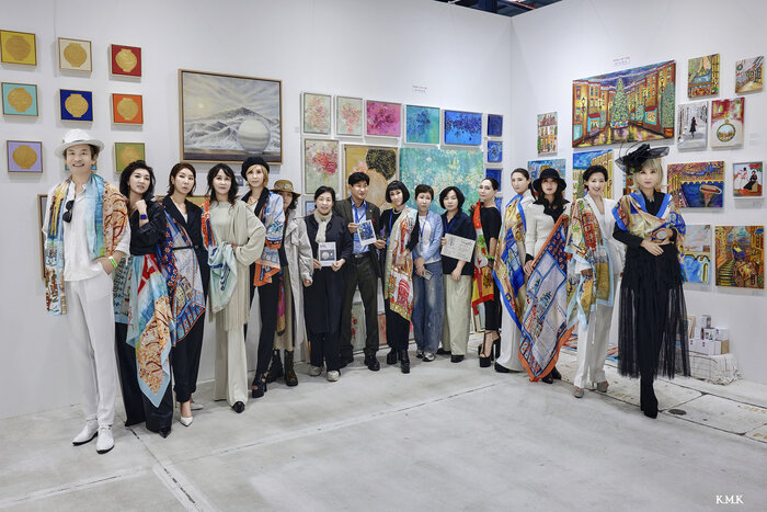 Artist Carmen PARK Brings Paintings to Life on the Runway at the 2026 Bank Art Fair
