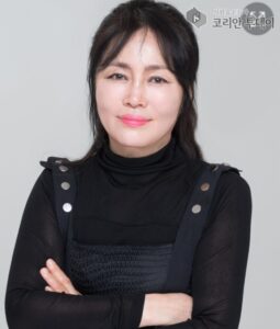 Yoon Mi-jeong : les poupées de son enfance deviennent des œuvres d&rsquo;art… Une esthétique de la guérison présentée à Paris en 2026 Sous-titres