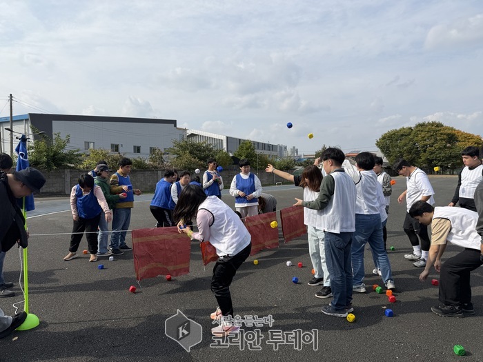 [코리안투데이] 원주 꿈꾸는나무 가을 체육대회, 이용자·가족 100여 명 함께 뛰며 만든 어울림 한마당©이선영 기자