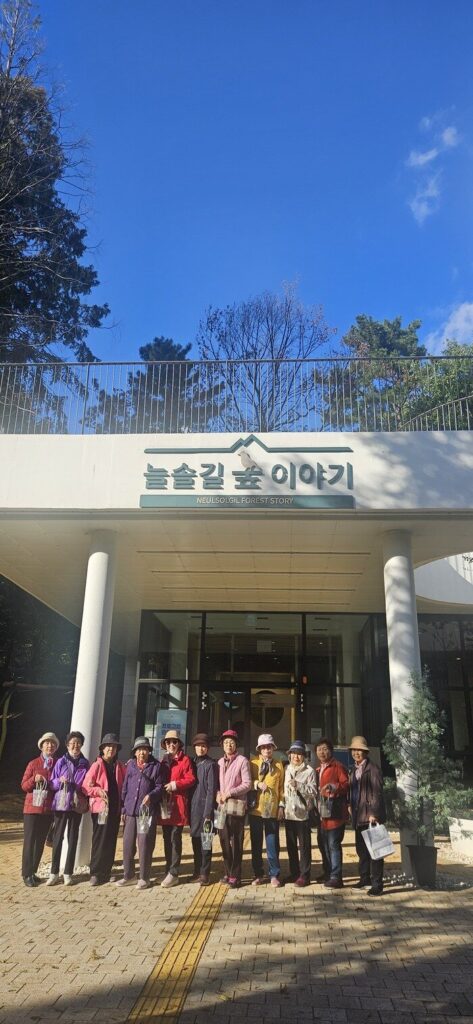 Jangsu-Seochang-dong Supports Seniors' Leisure with Nature-Based Healing Program